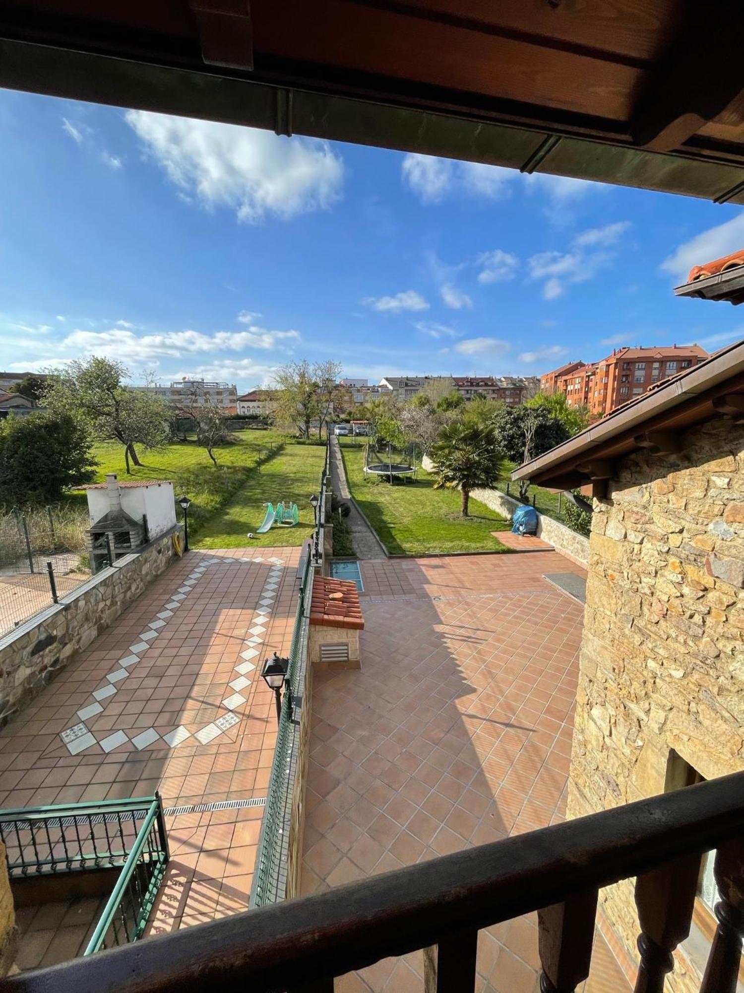 La Santina Y Su Balcon Appartement Avilés Buitenkant foto